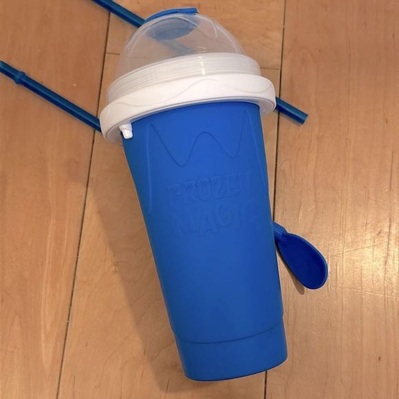 Slushie Maker Cup - Frozen Magic - Picture 1 of 10